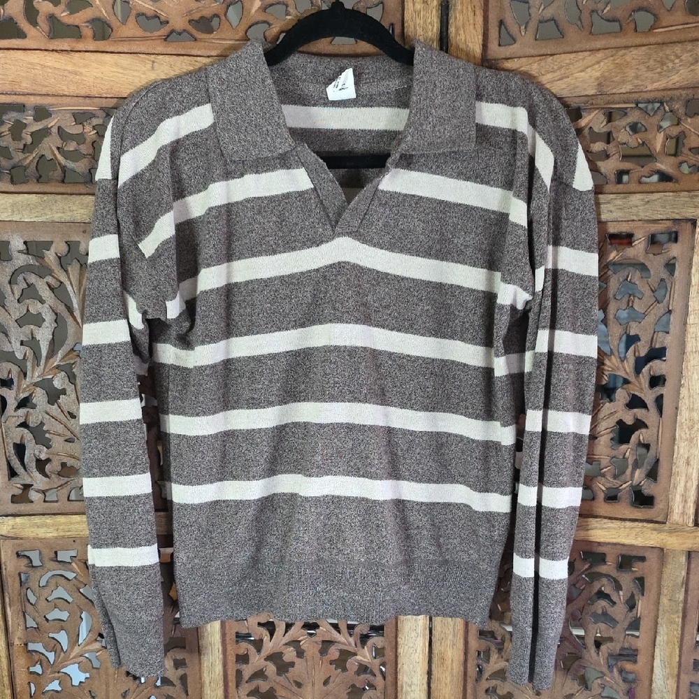 🌟 Striped Brown and Cream Women's Sweater Size Small